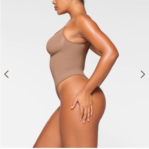 SKIMS SEAMLESS SCULPT THONG BODYSUIT IN SIENNA COLOR. STILL IN BOX. - Picture 3 of 5